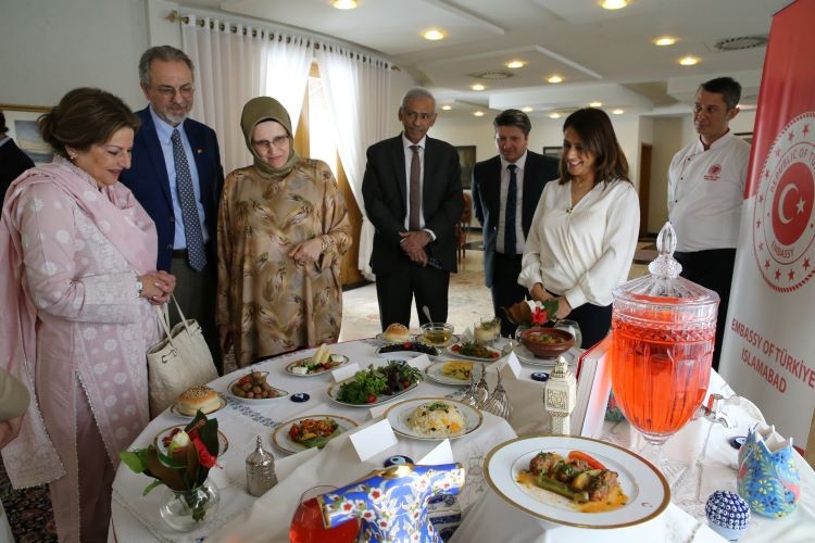 Flavors of Turkish cuisine bring together Pakistani politicians, officials
