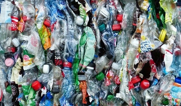 تحويل النفايات البلاستيكية إلى منتجات نفطية