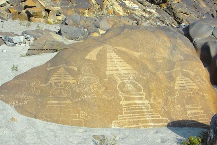 Boulder depicting Buddha, Bodhisattvas, stupas and Sibi Jataka at Thalpan