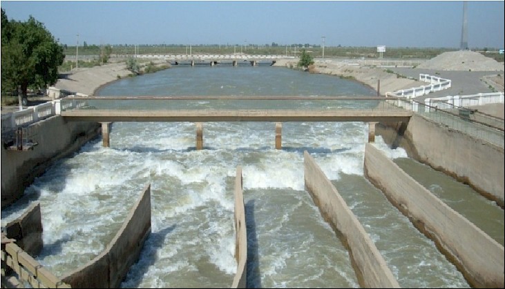 Central Asian countries divide river water