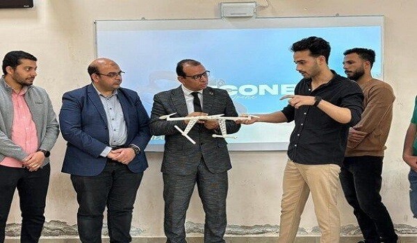 الدرون وطيارة ايرباص من تنفيذ الطلاب