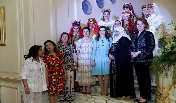 تقاليد الزفاف بالأناضول في عرض أزياء بالسفارة التركية بالقاهرة