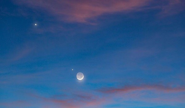 الزهرة ابتلع قمره