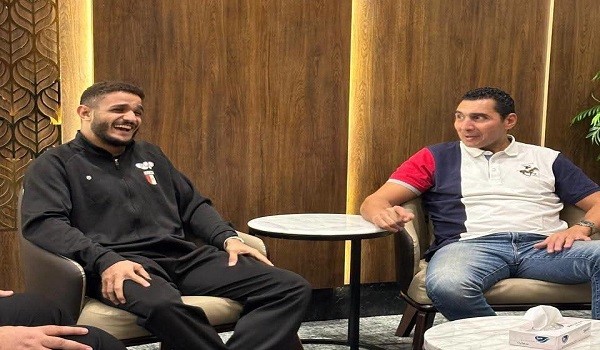 وزير الرياضة المصري يستقبل بطل العالم مصطفى حسين