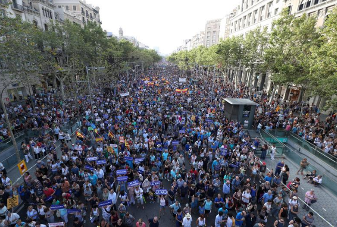  مئات الآلاف يشاركون في مسيرة ببرشلونة 