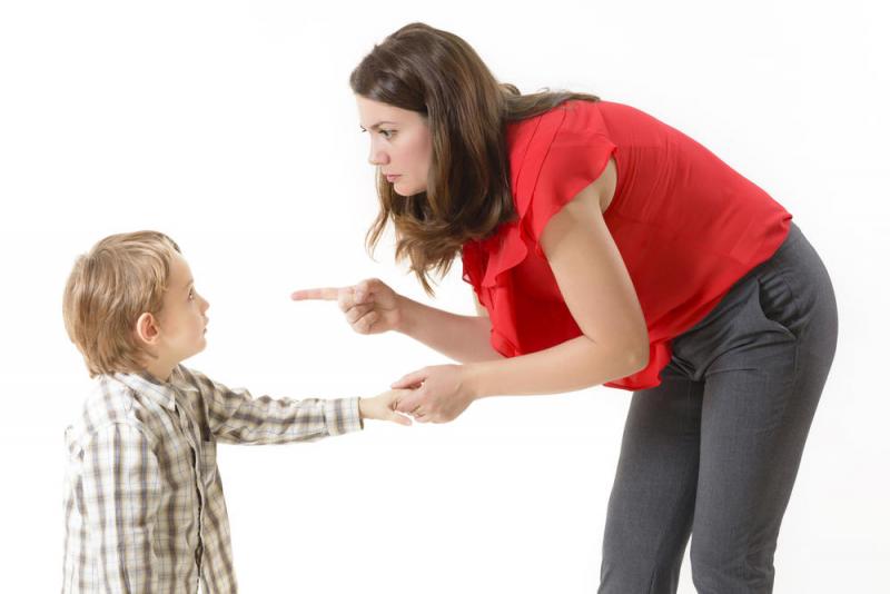   كيف تعاقب طفلك من دون إيذاء شخصيته؟