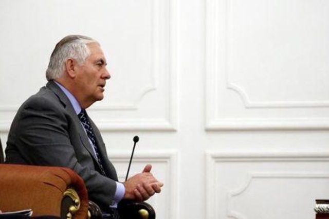 وزير الخارجية الأمريكي ريكس تيلرسون يتحدث خلال اجتماع مع رئيس الوزراء العراقي حيدر العبادي في بغداد