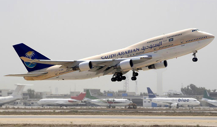 صورة من الأرشيف لطائرة تابعة للخطوط الجوية السعودية 