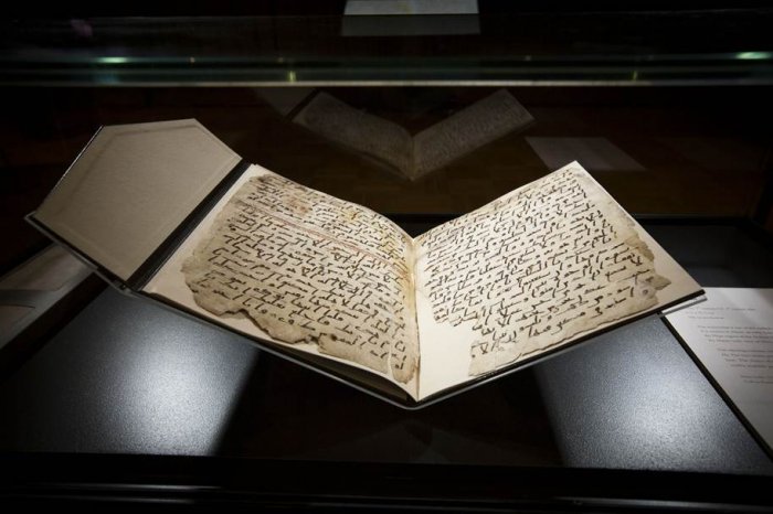 المملكة المتحدة تعرض أقدم نسخة للقرآن الكريم في معرض الشارقة للكتاب