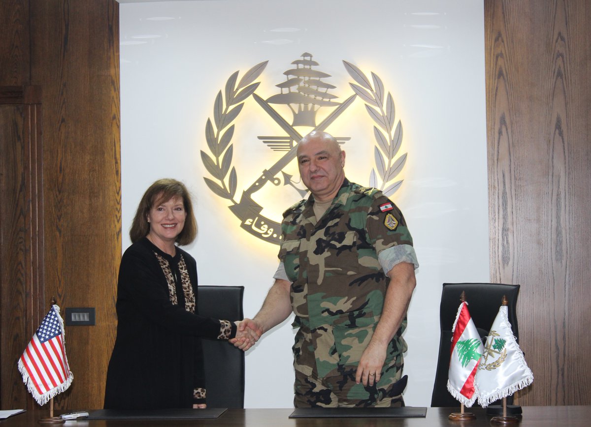 السفيرة الأمريكية خلال لقاء قائد الجيش اللبناني