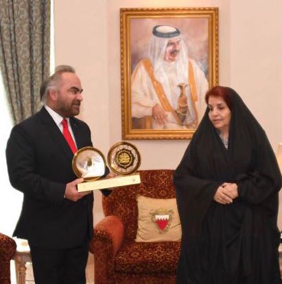 الأميرة سبيكة تكرّم جواهري لاختياره الشخصية الداعمة للمرأة البحرينية