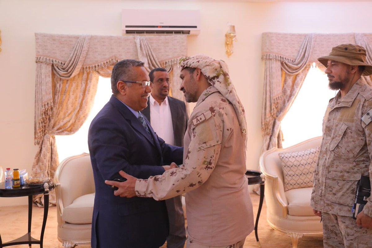 رئيس وزراء اليمن خلال اللقاء 