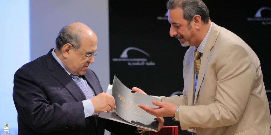 د.مصطفى الفقي مديرمكتبة الاسكندرية أثناء إنعقادمؤتمرالفن الاسلامى