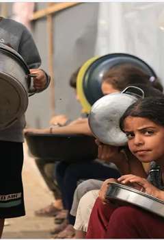 أطفال غزة ينتظرون الغذاء