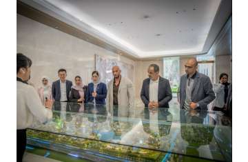 Abdulla Al Hamed visits Huawei
