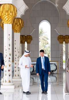 Deputy PM of Moldova visits Sheikh Zayed Grand Mosque
