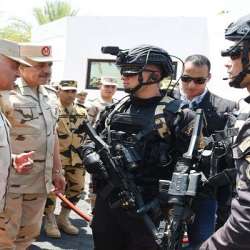 وزير الدفاع وقوات الصاعقة