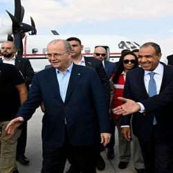 رئيس الوزراء الفلسطيني يصل إلى معبر رفح