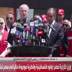 رئيس وزراء فلسطين أمام معبر رفح