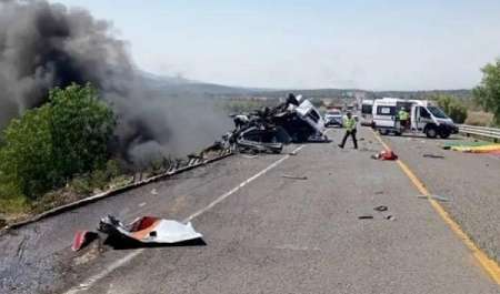عشرات الضحايا في حادث سير بالمكسيك.. وزلزال بإندونيسيا وقتلى في غرق قارب بالكونغو