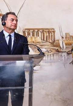 الوزيرة المصرية والسفير الفرنسي