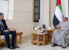 لقاء منصور بن زايد ورئيس الشركة الفرنسية