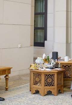 لقاء منصور بن زايد ورئيس الشركة الفرنسية