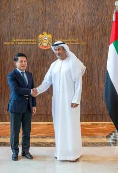 Al Hajeri receives Deputy Prime Minister of Laos