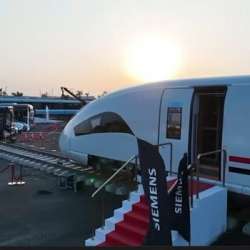 أول قطار كهربائي سريع 