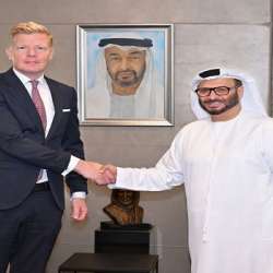 أنور قرقاش والمبعوث الأممي