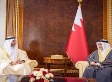 نائب رئيس وزراء البحرين يستقبل وفداً حكومياً إماراتياً