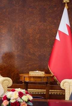 نائب رئيس وزراء البحرين يستقبل وفداً حكومياً إماراتياً