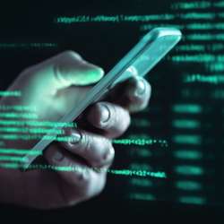 اختراق هاتف