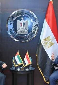 وزير التجارة الخارجية المصرية ونظيره الإماراتي