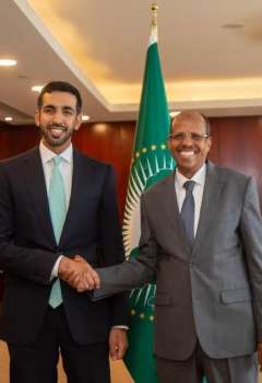 محمود علي يوسف والشيخ شخبوط بن نهيان آل نهيان،