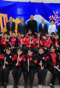 وزير التعليم والوفد الياباني خلال الزيارة