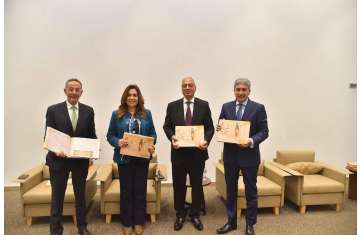 إعلان المتحف الكبير محايد كربونيا