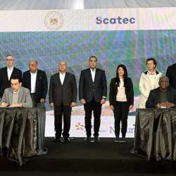 رئيس الوزراء المصري خلال توقيع الاتفاقية