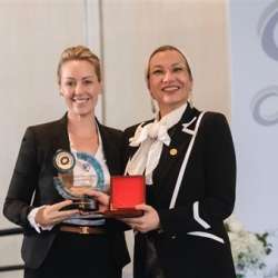 ياسمين فؤاد تحصد ميدالية الإسهام المتميز من صندوق نوبل للاستدامة لعام 2025