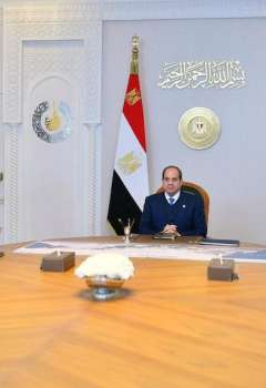 الرئيس السيسي ورئيس هيئة قناة السويس