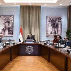 رئيس الوزراء المصري خلال الاجتماع