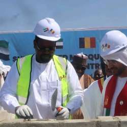 وضع حجر أساس مسجد الشيخ زايد والمركز الثقافي بأنجمينا