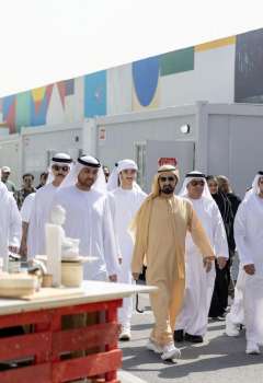 محمد بن راشد يزور مهرجان القوز للفنون