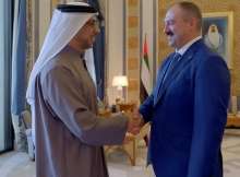 منصور بن زايد يستقبل المبعوث الخاص لرئيس بيلاروسيا إلى الشرق الأوسط