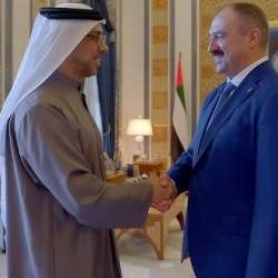 منصور بن زايد يستقبل المبعوث الخاص لرئيس بيلاروسيا إلى الشرق الأوسط