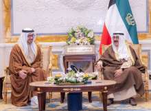 أمير الكويت ووزير الخارجية الإماراتي