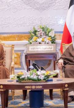 أمير الكويت ووزير الخارجية الإماراتي