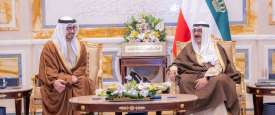 أمير الكويت ووزير الخارجية الإماراتي