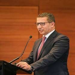 الدكتور عمر نجم