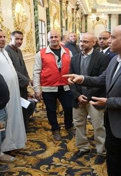وزير وزارة العمل يتفقد اختبارات العمال المرشحين للعمل في موسم الحج الجديد